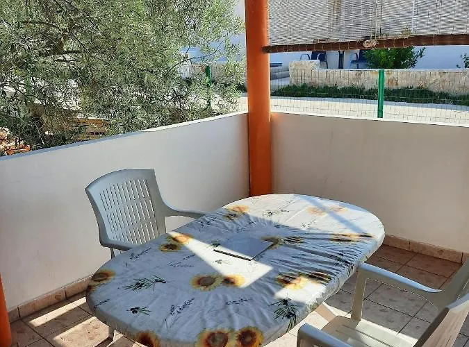 And With Parking Space Susica, - 8265 بيت ضيافة 3*